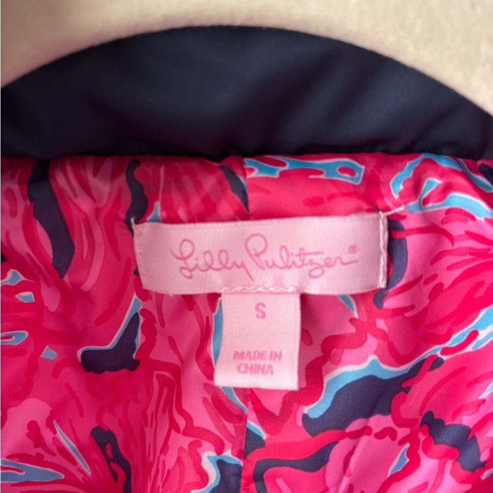 Lilly Pulitzer Isabelle Vest Midnight Quilted Puffer Gold Buttons size Small S - Picture 3 of 6